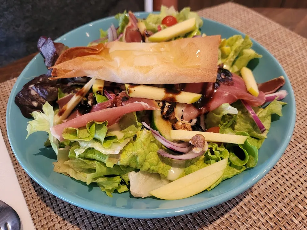 Salade de Pelardon Et Sa Feuille de Brick